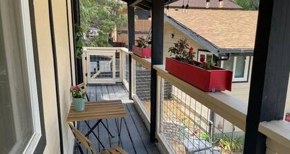 Cozy Retreat|Close to Village|Pets OK
