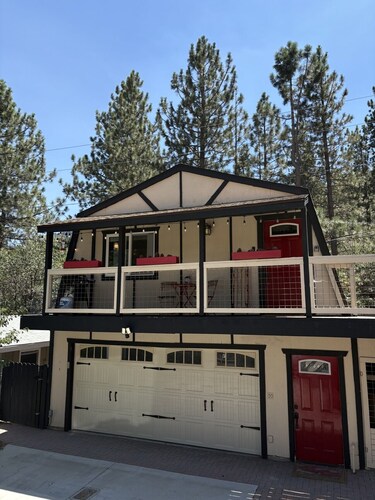Cozy Retreat|Close to Village|Pets OK