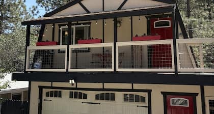 Cozy Retreat|Close to Village|Pets OK