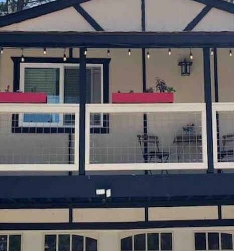 Cozy Retreat|Close to Village|Pets OK