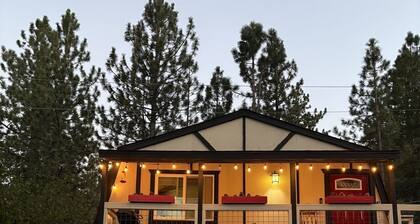 Cozy Retreat|Close to Village|Pets OK