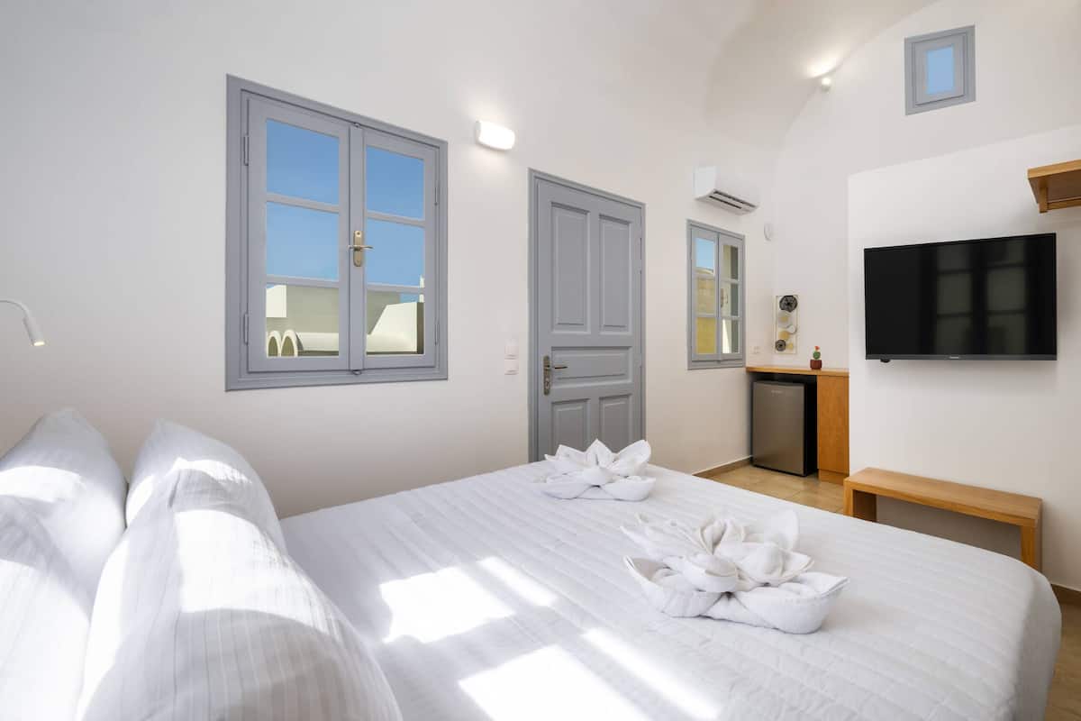 Double Room with balcony | 2 bedrooms, soundproofing, free WiFi