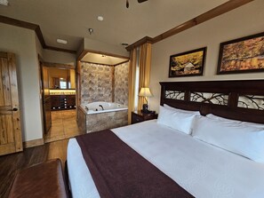 2 bedrooms, in-room safe, desk, iron/ironing board