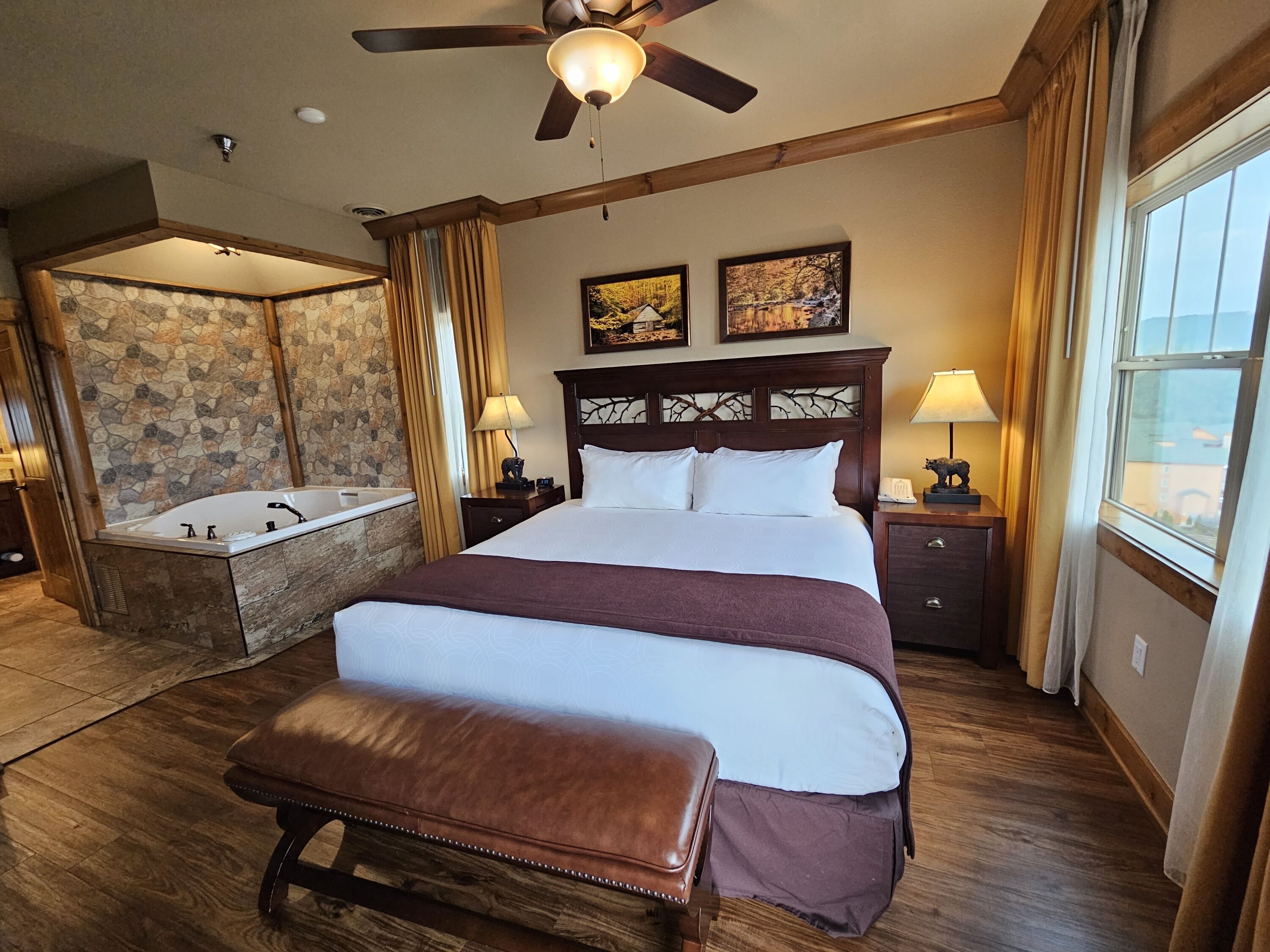 2 soverom, safe på rommet, skrivebord og strykejern/-brett