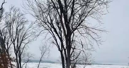 Mississippi River Home / HOT TUB / Sleeps 8