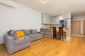 2 bedrooms, free WiFi, bed sheets - Green Surroundings 2 Bedrooms by Renters (Warsaw)