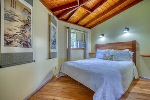 2 bedrooms, desk, iron/ironing board, travel cot - Octagonal Rainforest Oasis Near Hilo & Volcano – 2BD/2BA (Keaau)