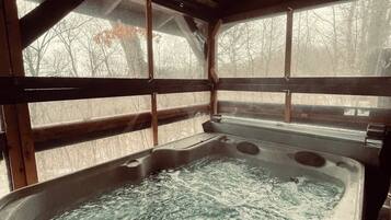 Indoor spa tub