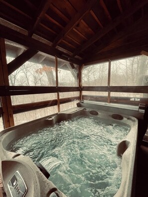 屋内スパ浴槽