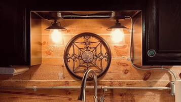 SĂšche-cheveux, serviettes fournies, savon, shampoing