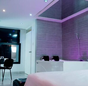 Premium Suite | Premium bedding, down comforters, desk, laptop workspace - Hotel Imperial Trujillo (Trujillo)