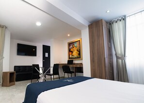 Premium bedding, down comforters, desk, laptop workspace - Hotel Imperial Trujillo (Trujillo)