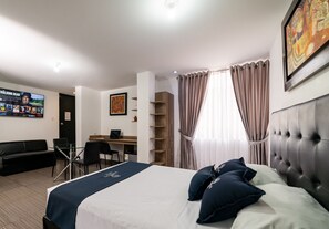 Ropa de cama de alta calidad, cubrecamas y escritorio 