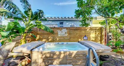 1/1 Loft Villa 2 blocks to Beach