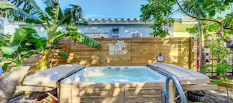 1/1 Loft Villa 2 blocks to Beach