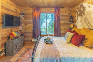 1 bedroom, bed sheets - Room on the Ridge / HOT TUB / Sleeps 2 (Wheatland)