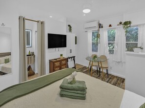 1 chambre, bureau, fer et planche à repasser, Wi-Fi gratuit