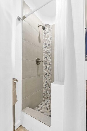Hair dryer, towels - Garden Beach studio @The Island (Deerfield Beach)