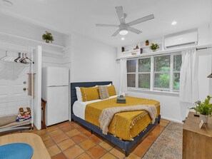 1 habitación, escritorio, tabla de planchar con plancha y wifi gratis