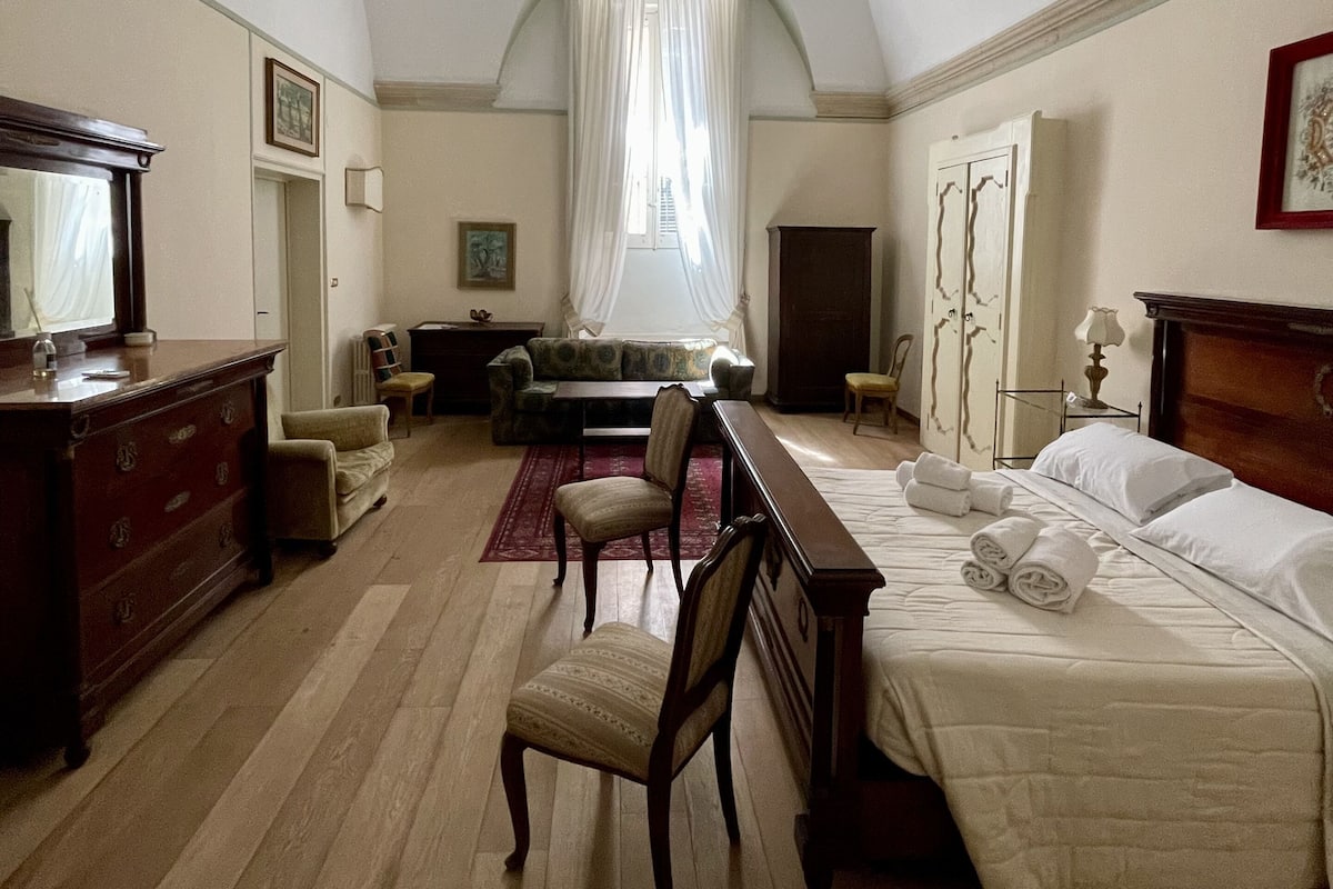 Family Suite | Iron/ironing board, free cribs/infant beds, free WiFi, bed sheets