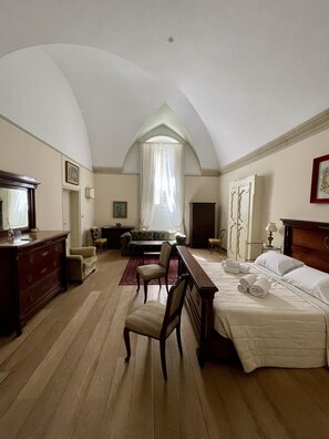 Family Suite | Iron/ironing board, free cribs/infant beds, free WiFi, bed sheets - 4 balconi rooms- Dimora Arditi  (Lecce)