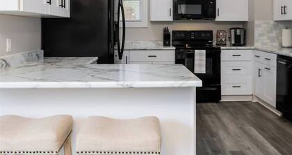 The Alley House - 4BR with Hot Tub