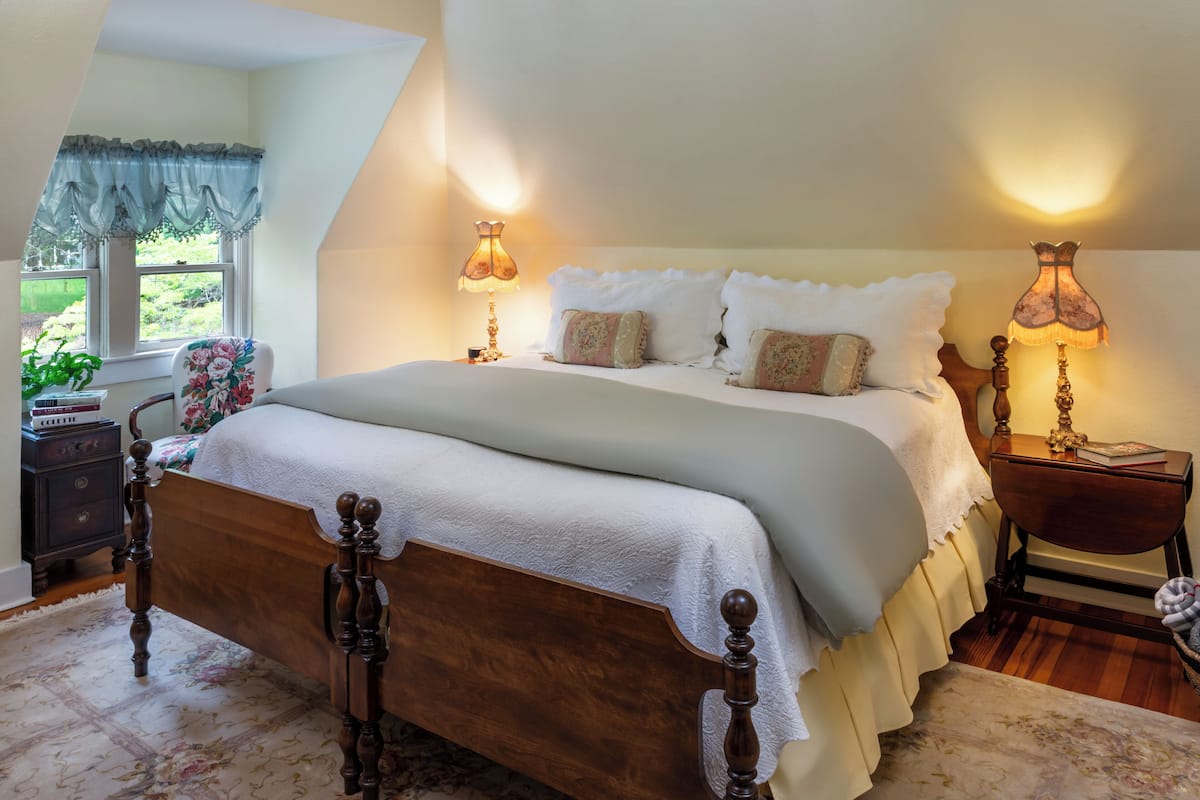 Orr Room (3rd Floor) | Premium bedding, individually decorated, individually furnished