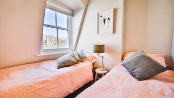 Apartment | 2 bedrooms, laptop workspace, iron/ironing board, free WiFi