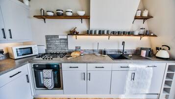 Apartment | Private kitchen | Fridge, microwave, oven, stovetop