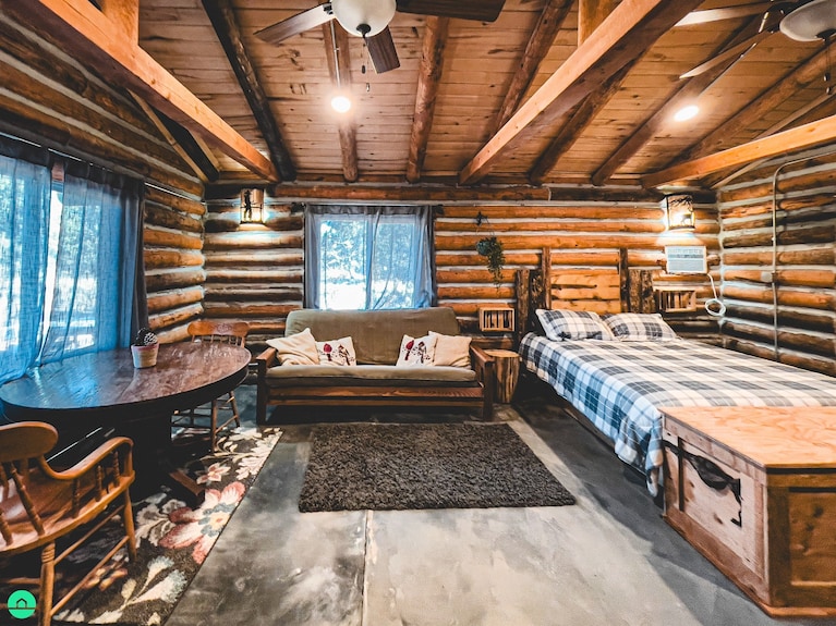 The Settlers Cabin Retreat - Monticello, UT