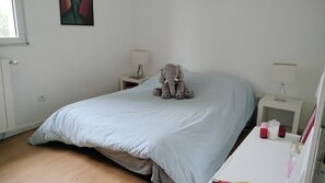 3 dormitorios, tabla de planchar con plancha, wifi