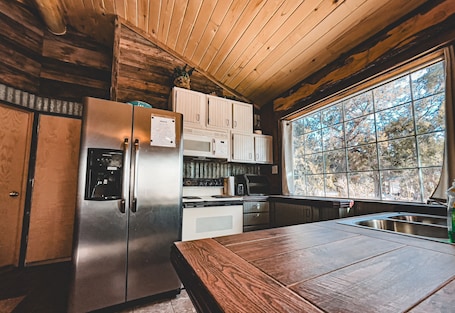 Fridge, microwave, oven, stovetop. The Homesteader Retreat
