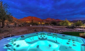 Outdoor spa tub - Scottsdale Diamond Mtn Oasis+Waterslide+Pickleball (Scottsdale)