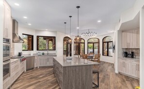 Fridge, microwave, oven, stovetop - Scottsdale Diamond Mtn Oasis+Waterslide+Pickleball (Scottsdale)