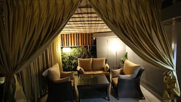 Perhestudio, 1 makuuhuone, kaupunkinäköala | Ruokailu omassa huoneessa