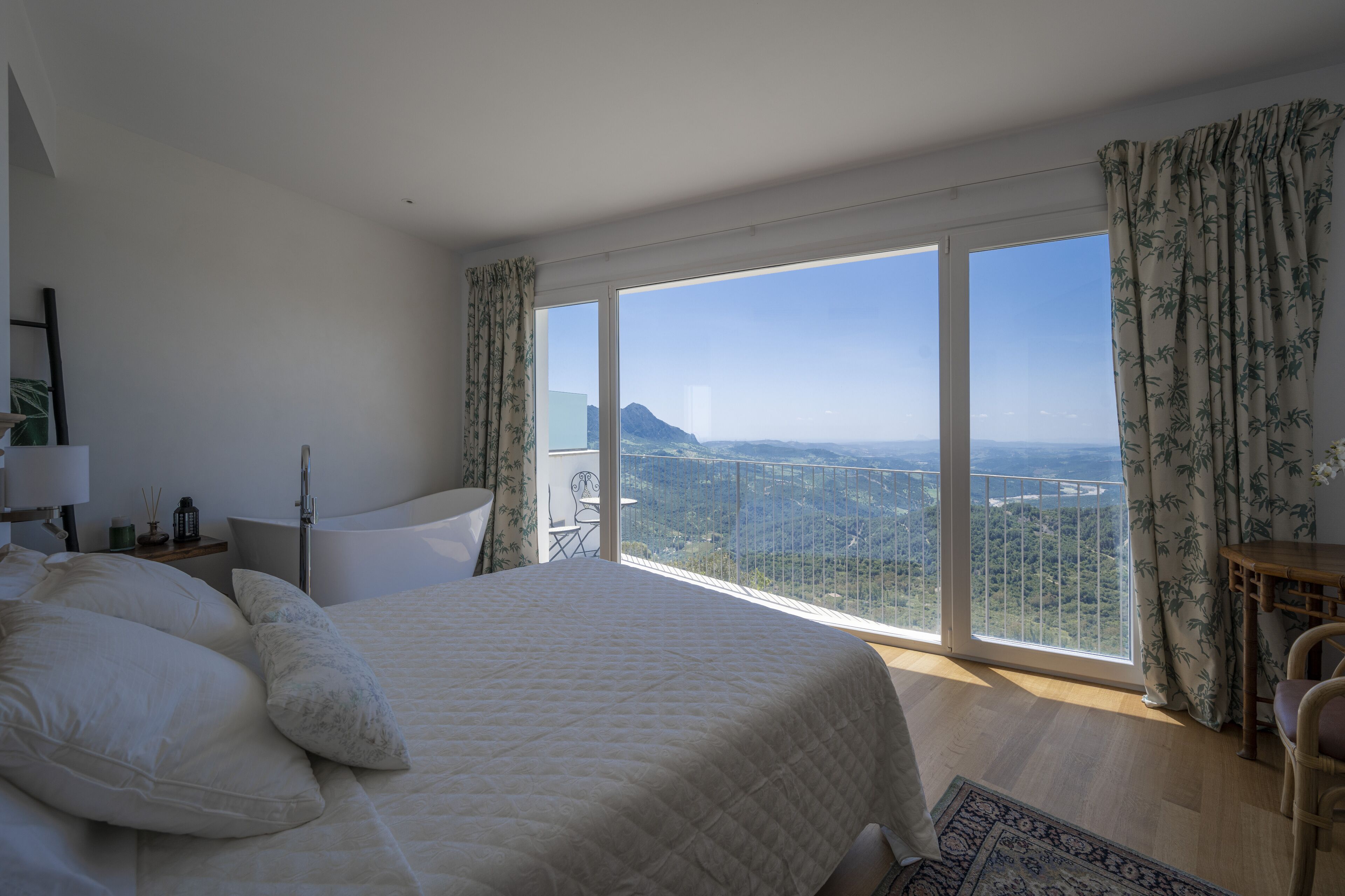 6 多间卧室、办公桌、熨斗/熨衣板、旅行婴儿床