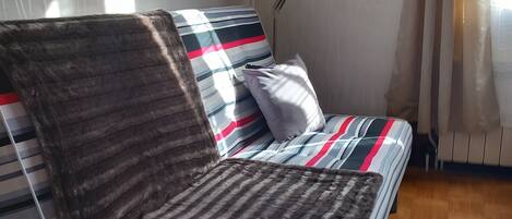 2 bedrooms, desk, iron/ironing board, free WiFi