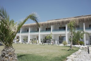 Property grounds - Glenn Hotel & Beach (Ayvacik)