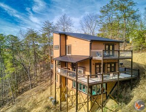 Exterior - New!Amazing Pricing!Near Dollywood/Pkwy, IndoorPool/Game Room/HotTub (SEVIERVILLE)