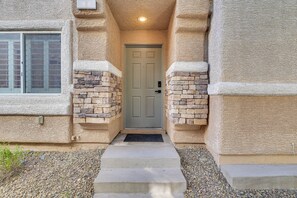 Exterior detail - Henderson Retreat ~ 14 Mi to The Las Vegas Strip! (Henderson)