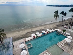 Pool - 3BD brand new beachfront condo Bucerias (Bucerías)