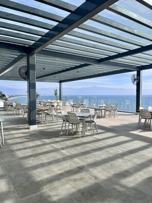 Outdoor dining - 3BD brand new beachfront condo Bucerias (Bucerías)