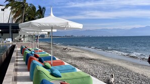 Beach - 3BD brand new beachfront condo Bucerias (Bucerías)