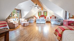 6 Schlafzimmer, Schreibtisch, BĂŒgeleisen/BĂŒgelbrett, kostenloses WLAN