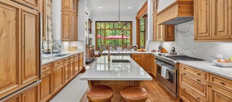 Expansive Ski-in/out Retreat at Arrowhead | Bearberry Lodge