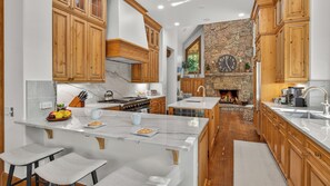 Fridge, microwave, oven, stovetop - Expansive Ski-in/out Retreat at Arrowhead | Bearberry Lodge (Edwards)