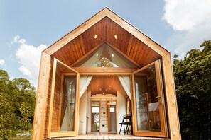 Cabaña Premium, sauna, vistas al complejo turístico | Escritorio, sistema de insonorización, cunas gratuitas y ropa de cama