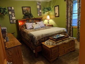 3 bedrooms, iron/ironing board, WiFi, bed sheets - Guesthouse with fresh country air, beautiful views. 25 minutes from Eau Claire. (HIXTON)