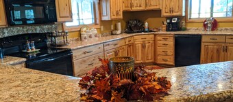 Guesthouse with fresh country air, beautiful views. 25 minutes from Eau Claire.