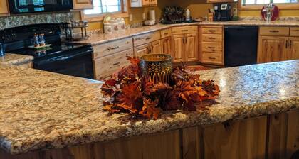 Guesthouse with fresh country air, beautiful views. 25 minutes from Eau Claire.